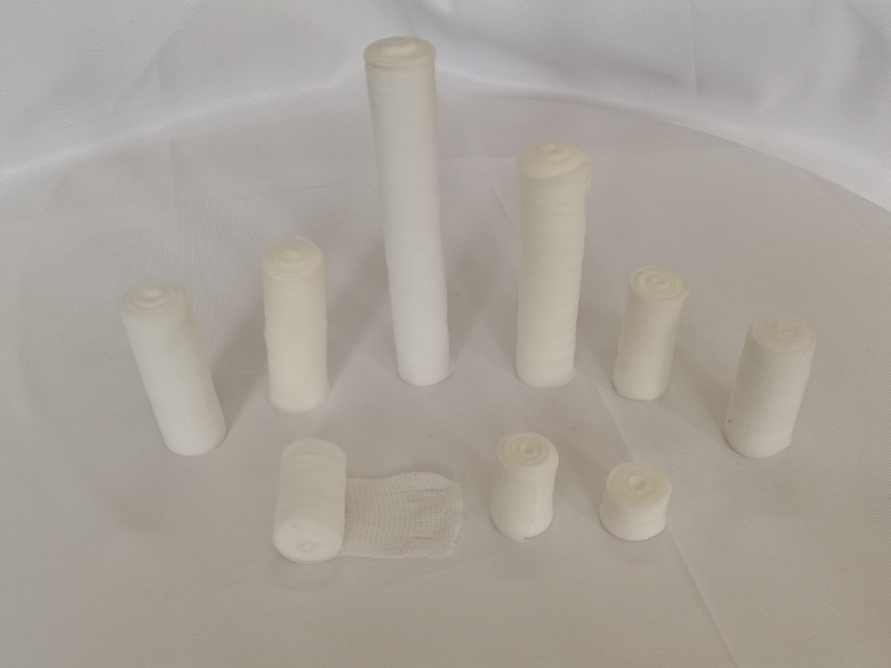 使用石膏纱布绷带卷